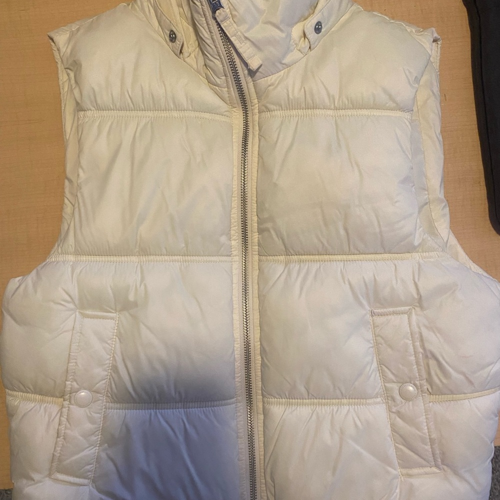 American Eagle Cream Puffer Vest